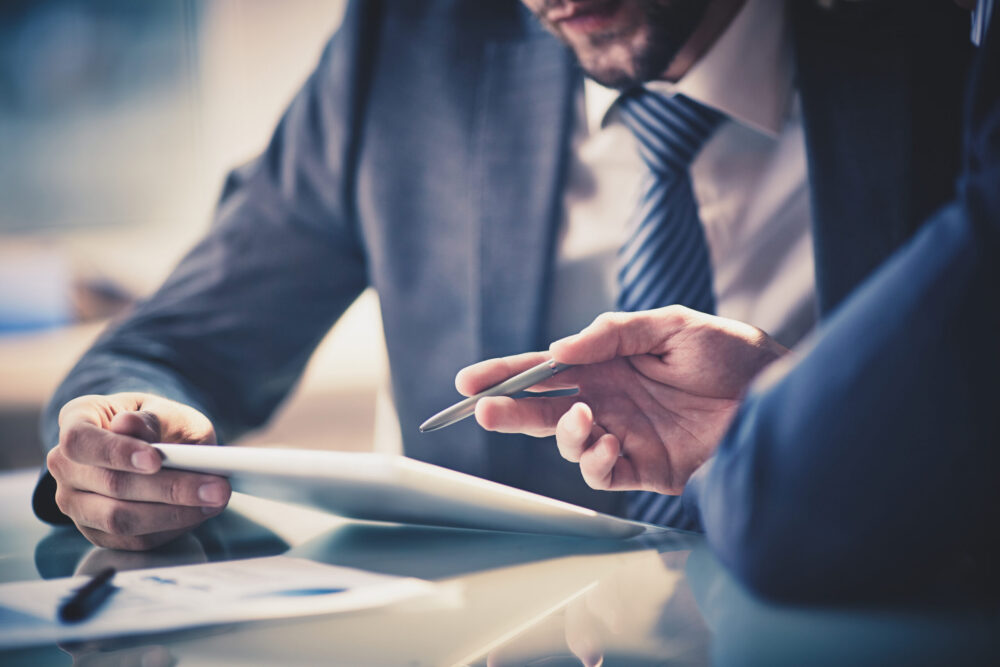 Things to do Before Signing an Employment Contract | Header Image | McOmber McOmber & Luber
