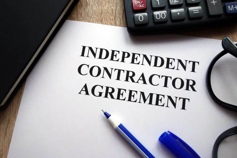 Employees vs. Independent Contractors: Three Key Differences | Header Image | McOmber McOmber & Luber
